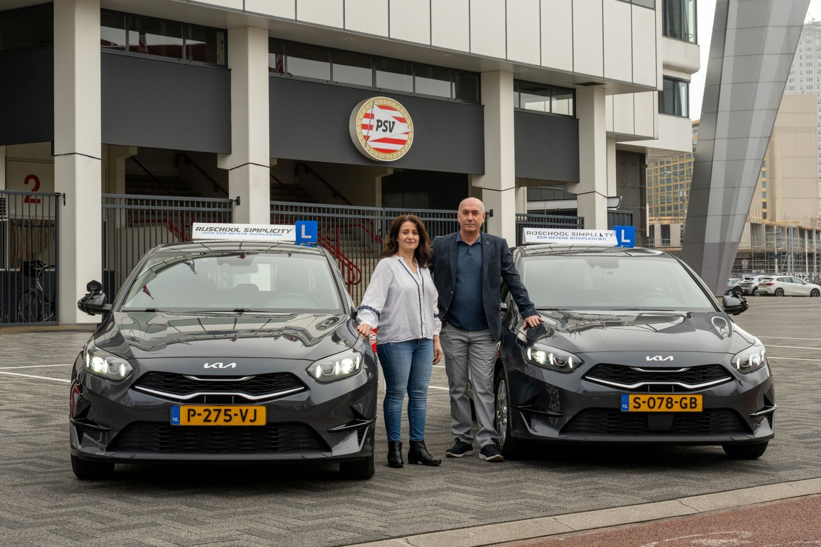 Lesauto van Rijschool Simplicity in Eindhoven